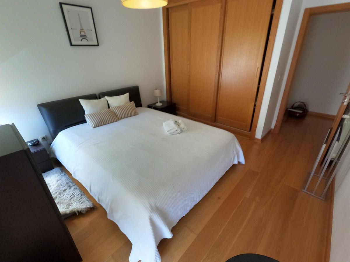 Lisbon, Modern T2 In Parque Nacoes, Apartment