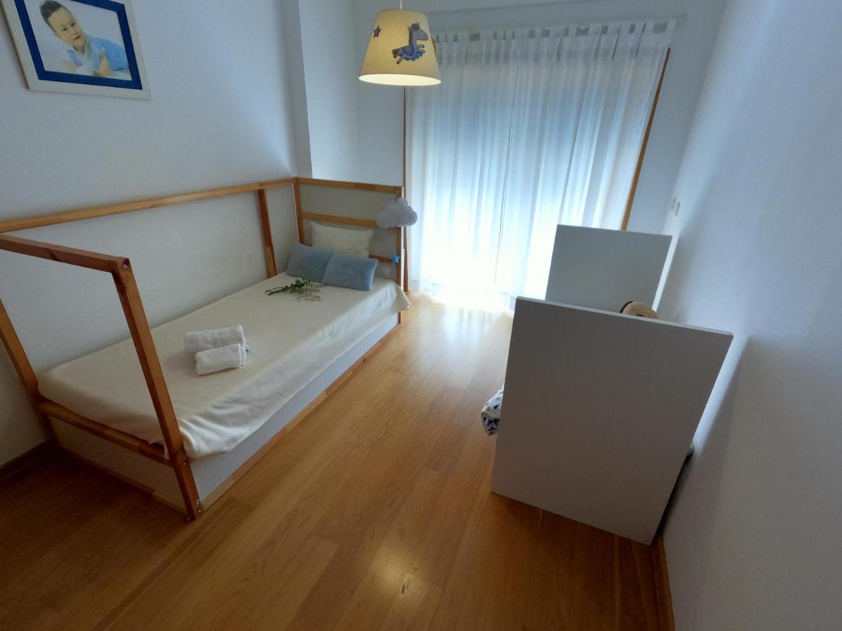 Apartment Lisbon, Modern T2 In Parque Nacoes, Lisbon